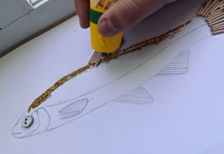 Utilização da cola UHU no trabalho