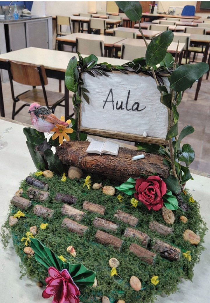 Título: Maquete final - vista principal<br />
Legenda: Vista principal da maquete “Sala de Aula ao Ar Livre”, após conclusão do trabalho.